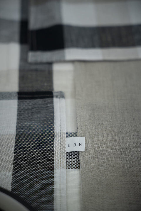 BLACK CHECKS LINEN TABLE RUNNER