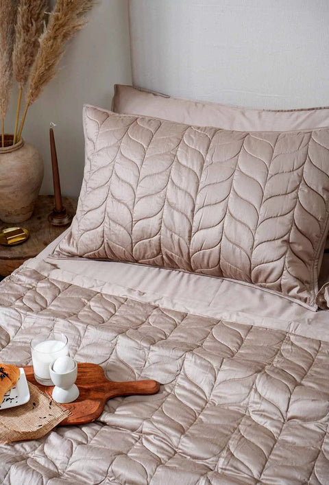 Oak Beige Cotton Quilted Bed Cover Set (Leaf Pattern)