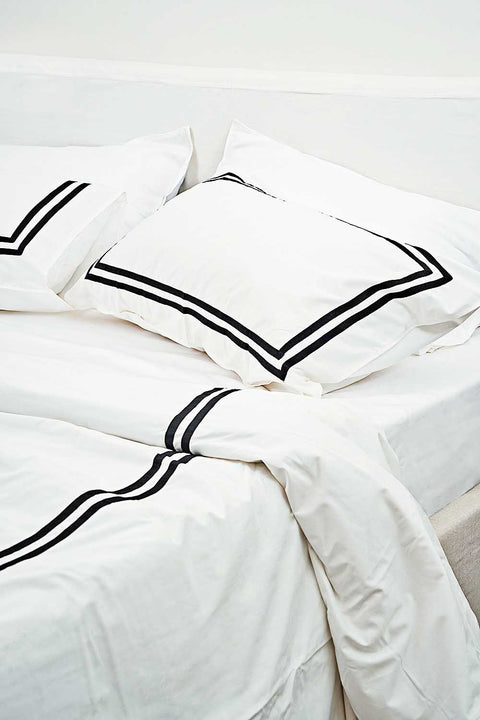 Pure cotton sateen Duvet cover with Double line detail- White