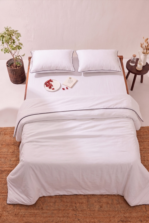 White - 100% Organic Cotton Duvet Cover with Pillowcases - Black Piping (300 TC)
