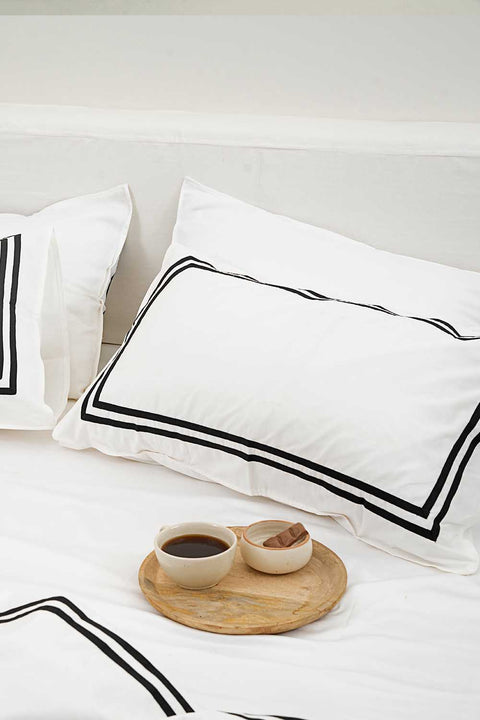 Pure cotton sateen Duvet cover with Double line detail- White