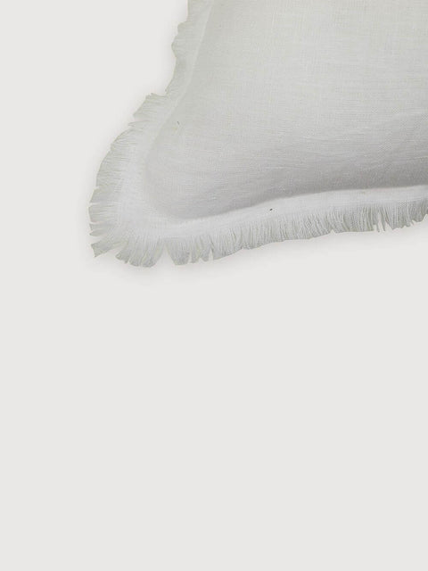 Linen cushion cover with frayed edges- White
