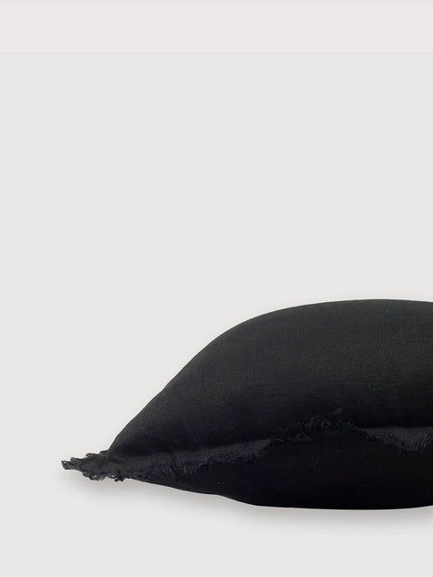 Linen cushion cover with frayed edges- Black